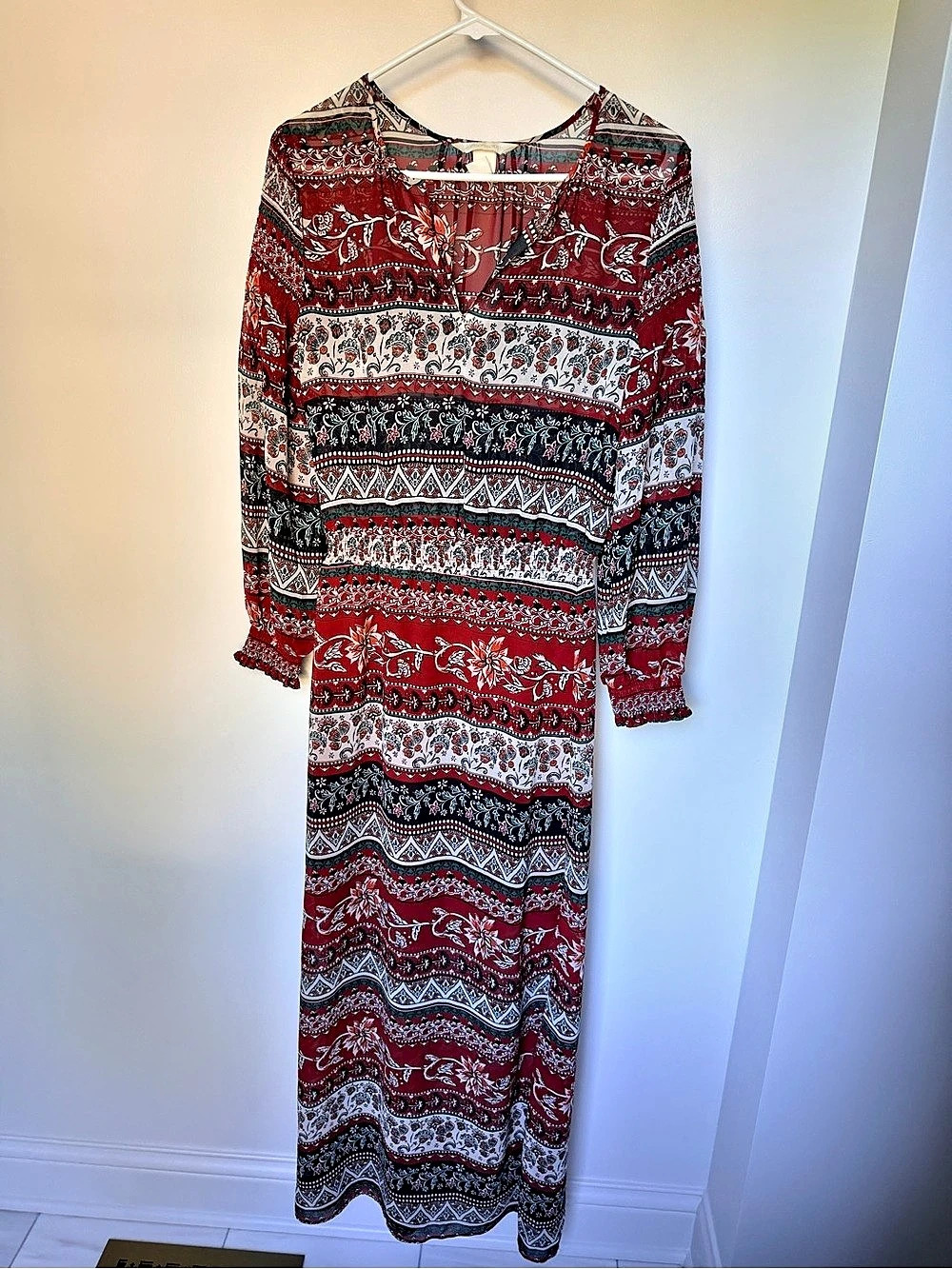 Geometric Maxi Dress in Red & Black Size Medium Like New